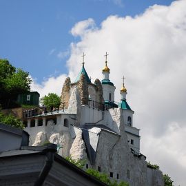 Святогорск, вид на Николаевскую церковь и Андреевскую часовню Паломничество. Поездка в Святогорскую Лавру. 27 мая 2012 г.