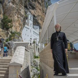 Посетил батюшка и самую известную святыню Черногории - монастырь Острог Паломническая поездка отца Виктора в Черногорию. 10-24 июля 2016 г.