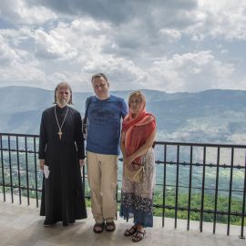 Отец Виктор с матушкой и духовным чадом в монастыре Острог Паломническая поездка отца Виктора в Черногорию. 10-24 июля 2016 г.