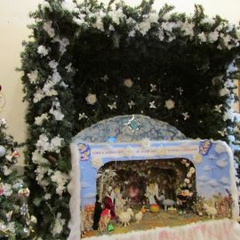 "Слава в вышних Богу, и на земли мир, в человецех благоволение", - слова великого славословия на рождественском вертепе Паломническая поездка в Почаевскую лавру на Новый 2017 год