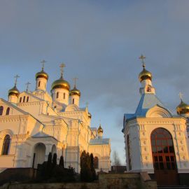 Свято-Духов скит в лучах закатного солнца Паломническая поездка в Почаевскую лавру на Новый 2017 год