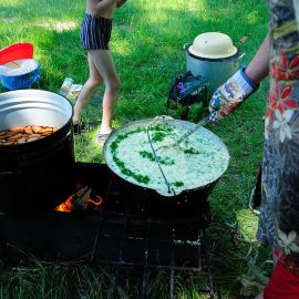 Кулеш почти готов Выезд на природу по случаю окончания учебного года в Воскресной школе. 29.05.2011 года