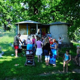 Все собираются на ароматы кухни Выезд на природу по случаю окончания учебного года в Воскресной школе. 29.05.2011 года