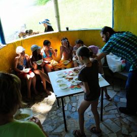 Первыми кулеш отведали дети Выезд на природу по случаю окончания учебного года в Воскресной школе. 29.05.2011 года