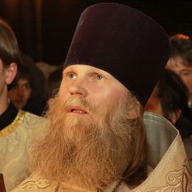 Отец Виктор на крестном ходе (Пасха, 15 апреля 2012 г., храм Рождества Иоанна Крестителя, г. Харьков) Пасха 15.04.2012. Храм Рождества Иоанна Крестителя