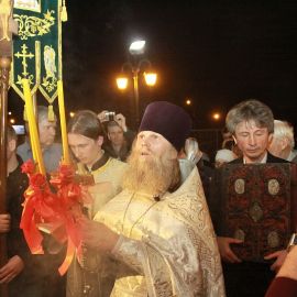 Пасхальный крестный ход (Пасха, 15 апреля 2012 г., храм Рождества Иоанна Крестителя, г. Харьков) Пасха 15.04.2012. Храм Рождества Иоанна Крестителя