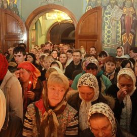 Прихожане храма Рождества Иоанна Крестителя (Пасха, 15 апреля 2012 г., г. Харьков) Пасха 15.04.2012. Храм Рождества Иоанна Крестителя