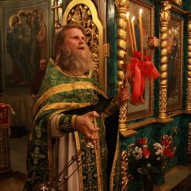 Протоиерей Виктор Гузенко (Пасха, 15 апреля 2012 г., храм Рождества Иоанна Крестителя, г. Харьков) Пасха 15.04.2012. Храм Рождества Иоанна Крестителя