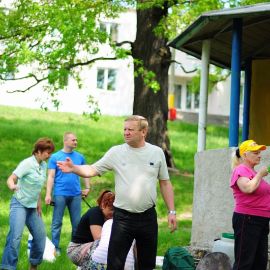 И работа по приготовлению завтрака и обеда с дымком началась Духовные чада отца Виктора на природе. 06.05.2012 г.