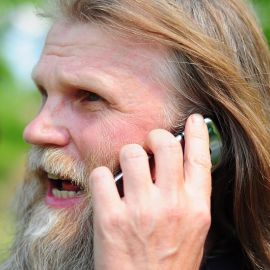 Духовные чада приезжали в течение всего дня, отец Виктор рассказывал, как подъехать к месту отдыха Духовные чада отца Виктора на природе. 06.05.2012 г.