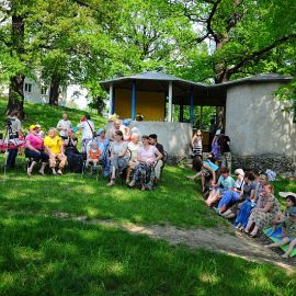 Наконец, пришло время культурной программы Духовные чада отца Виктора на природе. 06.05.2012 г.