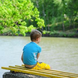 Наслаждается видом Духовные чада отца Виктора на природе. 06.05.2012 г.
