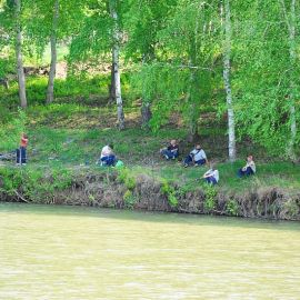 Мужчин - порыбачить Духовные чада отца Виктора на природе. 06.05.2012 г.