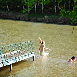 А ребятню - купаться! Духовные чада отца Виктора на природе. 06.05.2012 г.
