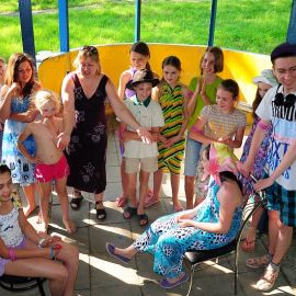 А повязать платочек смогли все Духовные чада отца Виктора на природе. 06.05.2012 г.