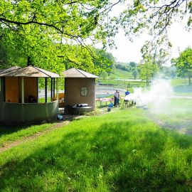 Нет дыма без еды Духовные чада отца Виктора на природе. 06.05.2012 г.