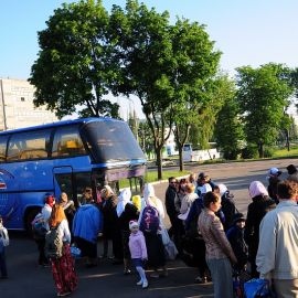 27 мая 2012 г. стараниями отца Виктора его духовные чада и прихожане храма Рождества Иоанна Крестителя отправились в паломническую поездку в Святогорье Паломничество. Поездка в Святогорскую Лавру. 27 мая 2012 г.