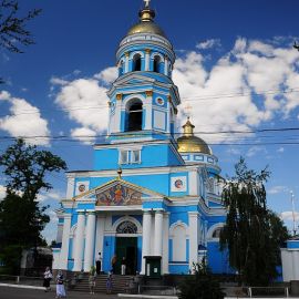 Но по дороге в Харьков группа заехала в Свято-Вознесенский собор в Изюме, где все приложились к чудотворной иконе Божией Матери, называемой Песчанской Паломничество. Поездка в Святогорскую Лавру. 27 мая 2012 г.