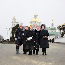 Паломники на территории Почаевской лавры Паломническая поездка в Почаевскую лавру 30.12.2013 - 02.01.2014
