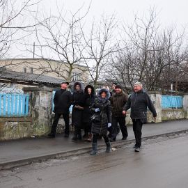 Часть паломников выдвинулась в пеший поход в Свято-Духов скит (монастырь) Паломническая поездка в Почаевскую лавру 30.12.2013 - 02.01.2014