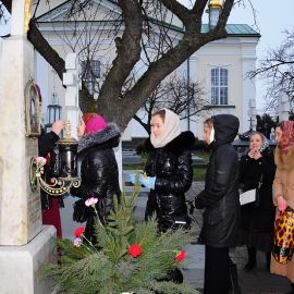Помазались маслом от лампадки на могиле Амфилохия Паломническая поездка в Почаевскую лавру 30.12.2013 - 02.01.2014