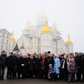 Помолившись, приложившись к святыням паломники готовы возвращаться домой Паломническая поездка в Почаевскую лавру 30.12.2013 - 02.01.2014