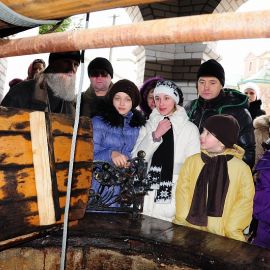 Глубина монастырского колодца - более ста метров Паломническая поездка в Почаевскую лавру 30.12.2013 - 02.01.2014