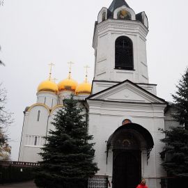 После октябрьского переворота в с. Никольское зародилось предание: когда в Свято-Васильевский храм приедет служить монах, здесь откроются две обители. Так и случилось - иеромонах Савватий (будущий схиархимандрит Зосима) приехал в Никольское в 1986 году Паломническая поездка в Свято-Успенскую Николо-Васильевскую обитель. 26-27 октября 2013