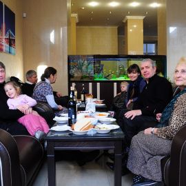 Стараниями отца Виктора его духовные чада 22 декабря собрались на празднование дня святителя Николая Духовные чада отца Виктора празднуют день святителя Николая. 22.12.2013 г.