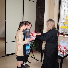 Раздача сладких подарков детям Празднование Рождества Христова, 7.01.2014 г.