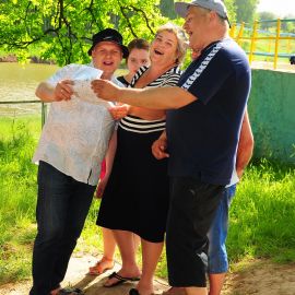 Команда "Осени" задорно исполнила песню Выезд на природу духовных чад отца Виктора. 18.05.2014