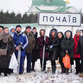 Паломники на выходе из Почаева Паломничество. Почаев 30.12.2014 - 03.01.2015 г.