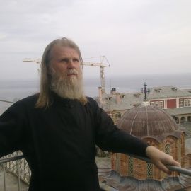 Ватопед. На балконе гостиницы Поездка отца Виктора на Афон. Октябрь 2014