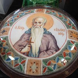 Афонское коливо. Из перетертых пшеницы, орехов, изюма, а также кокосовой стружки, сахара, корицы выкладывают искусные картины Поездка отца Виктора на Афон. Октябрь 2014