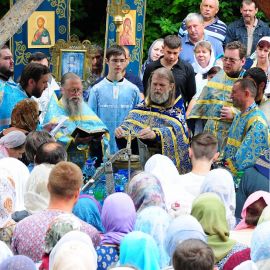 Сила особенной благодати исходила от чудотворной иконы на месте ее явления — «хромым хождение, глухим слышание, слепым прозрение, которое хорошо подавалось» Праздник Озерянской иконы Божьей Матери. 29.06.2015 г.