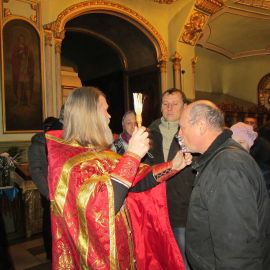 Окропление святой водой, целование креста и - в автобус! Паломническая поездка в Почаев. 30.12.2015-03.01.2016 г.