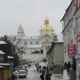 Вид на Почаевскую лавру из города. По сложившейся традиции, часть паломников посещает Свято-Духов скит дважды за поездку: 1 и 2 января Паломническая поездка в Почаев. 30.12.2015-03.01.2016 г.
