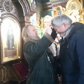 Одна из главных святынь Свято-Духова скита - крест Никиты Столпника (весит более 1 кг) Паломническая поездка в Почаев. 30.12.2015-03.01.2016 г.