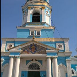 В первый день пути, по дороге в Святогорскую лавру, паломники заехали в Свято-Вознесенский собор в Изюме, чтобы приложиться к чудотворной «Песчанской» иконе Божией Матери Паломническая поездка в Святогорскую Лавру. 9-10 апреля 2016 г.