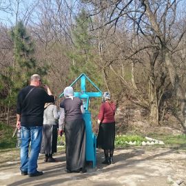 На могиле Иоанна Затворника (память совершается 24 августа) Паломническая поездка в Святогорскую Лавру. 9-10 апреля 2016 г.