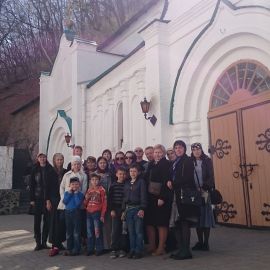 У входа в пещеры, Святогорская лавра Паломническая поездка в Святогорскую Лавру. 9-10 апреля 2016 г.
