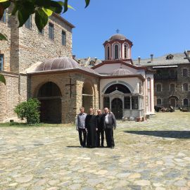 Монастырь Великая Лавра, основанный Афанасием Афонским. По преданию, Афанасий встретил Саму Богородицу во время голода, когда шел на поиски пищи... Паломническая поездка отца Виктора на Афон. 6-13.05.2016 г.