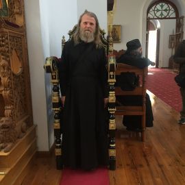 В программе 10 мая были: скит Продром, где находятся самонаписавшаяся икона Богородицы и образ Иоанна Предтечи, обративший в бегство турков: мусульмане стреляли по иконе из ружей, но пули пули отскакивали и поражали самих стрелявших Паломническая поездка отца Виктора на Афон. 6-13.05.2016 г.