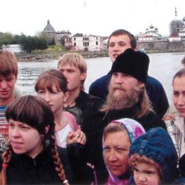 И еще раз фото на память уже на катере, мы отплываем в обратный путь, в г. Кемъ. Паломничество. Соловки, июль 2007