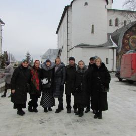 Харьковские паломники на подворье Почаевской лавры, у Троицкого храма Паломническая поездка в Почаевскую лавру на Новый 2017 год