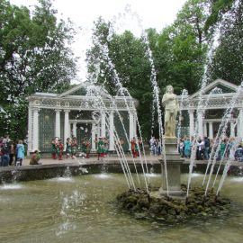 Нашлось время посетить и светские достопримечательности. Петергоф Паломническая поездка к святыням Санкт-Петербурга