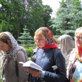 В очереди к Ксении Петербургской Паломническая поездка к святыням Санкт-Петербурга