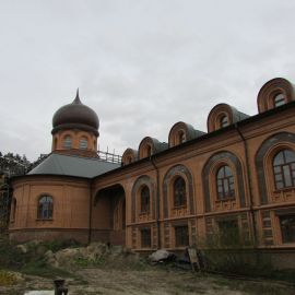 Глинская пустынь возникла в глухом месте, среди дремучих лесов Крупецкой волости, в 160-ти верстах от Курска, 36-та верстах от Путивля Паломническая поездка в Глинскую пустынь. 21-22.10.2017 г.