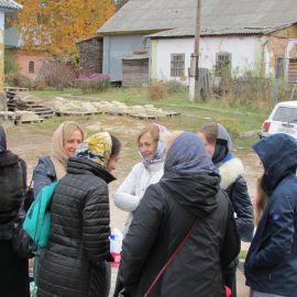 Контрасты монастыря - в его ограде и новые, и совсем обветшалые здания Паломническая поездка в Глинскую пустынь. 21-22.10.2017 г.
