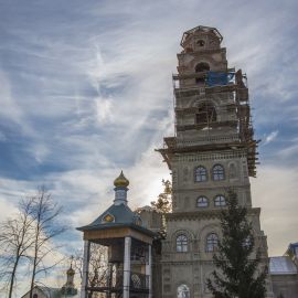 «Вы избрали себе это место для ночного отдыха и весьма полюбили оное, и Я возлюбила его ибо на нем будет во веки возноситься хвала и честь к престолу Отца Небесного…» - так Богоматерь благословила место будущих монашеских подвигов Паломническая поездка в Почаевскую лавру. 30.12.2017 - 03.01.2018 г.